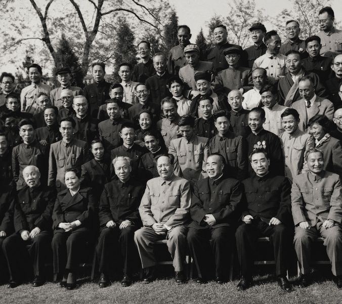 1959年4月，党和国家领导人与第二届全国人大代表合影（吴学周所长在第四排左四）--资料