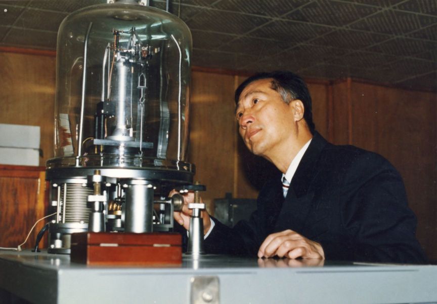1980年代-苏锵开展光化学和稀土磁化学的研究，取得重要成果-关凤林-摄影-01