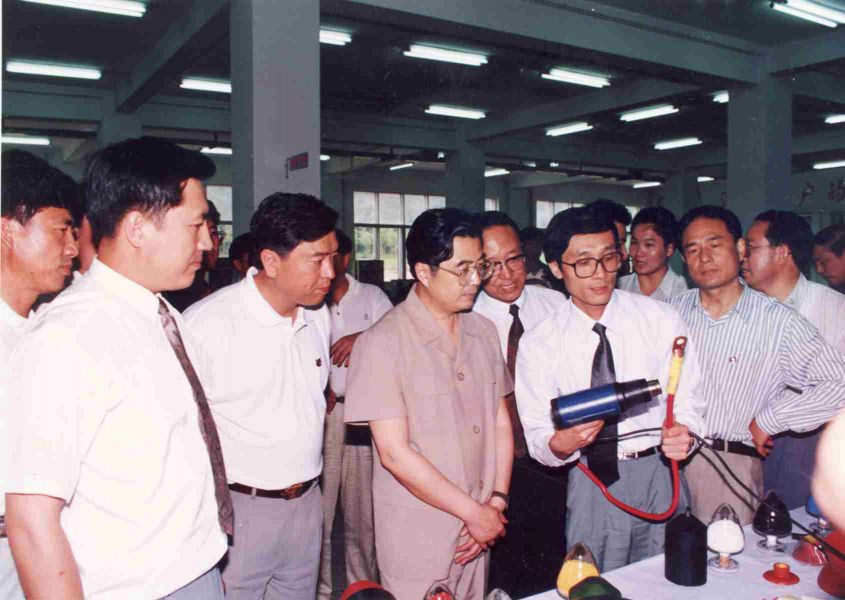 1996年6月25日-中央政治局常委胡锦涛视察长春热缩-关锋