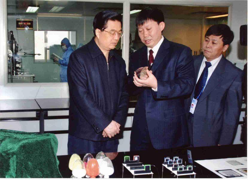 2007年1月28日-胡锦涛总书记视察我所-吉林日报记者