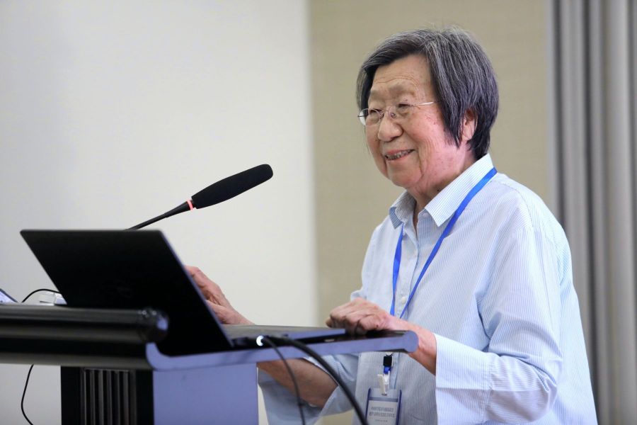 2021.7.22-时年90岁的董绍俊院士在中国科学院青年创新促进会化学与材料分会2021学术年会上作“做一名中国科研工作者报告”-关锋-摄影-01